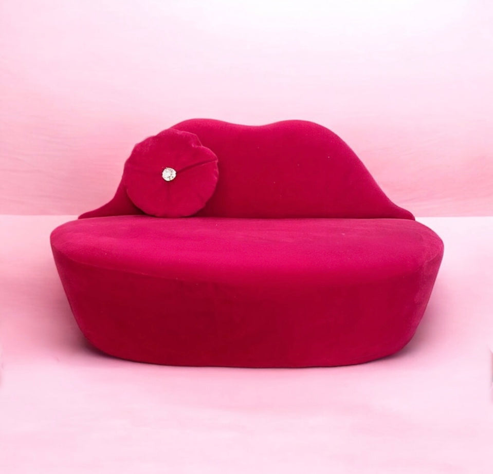 The Kiss Sofa